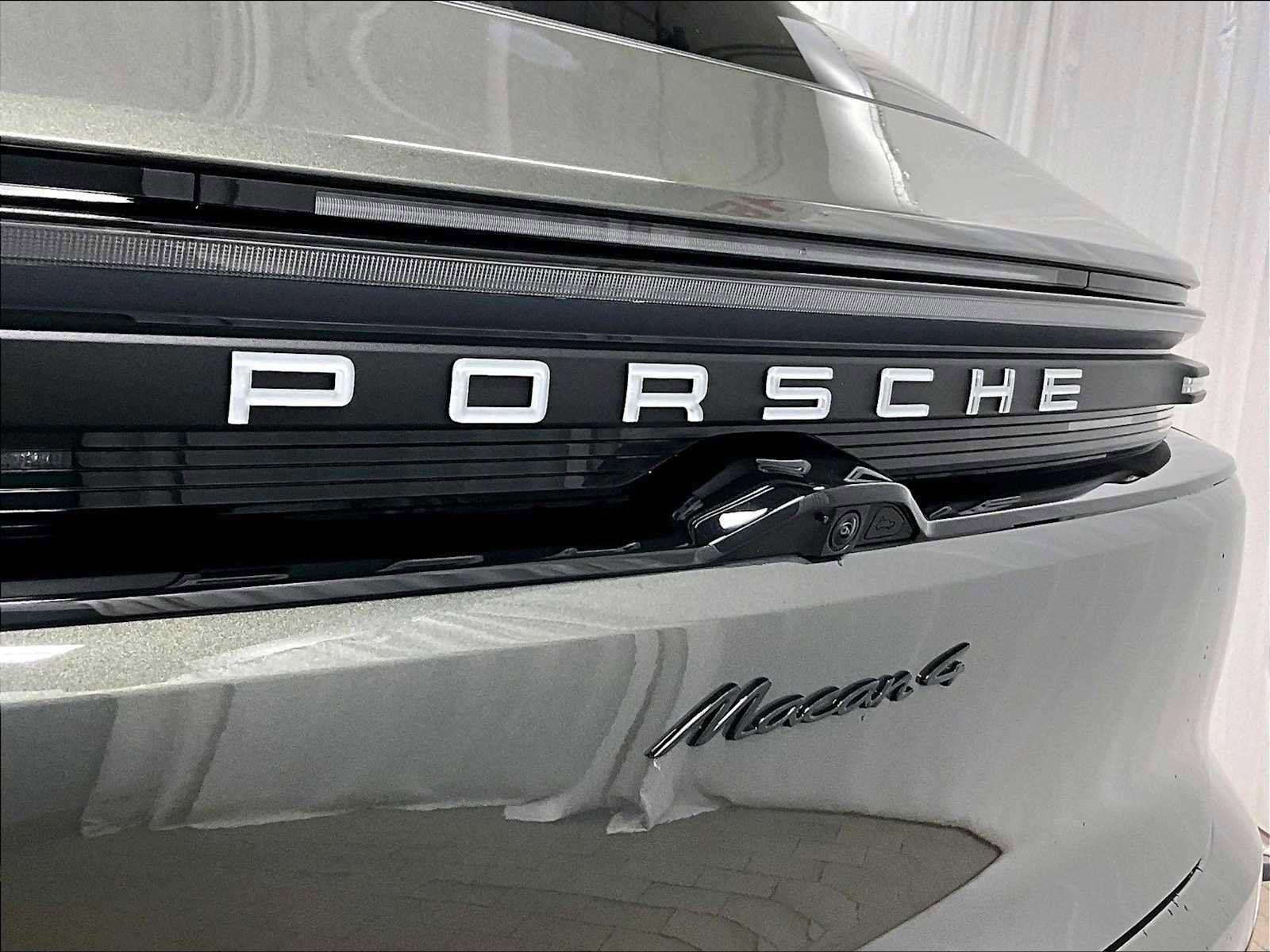 Used 2025 Porsche Macan 4 Electric image 34