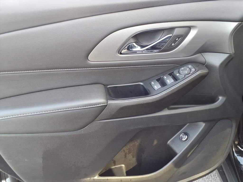 Used 2023 Chevrolet Traverse LT image 15