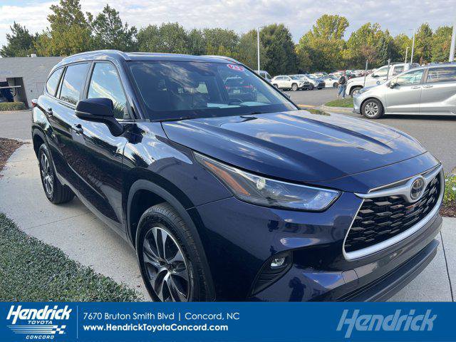 Certified 2023 Toyota Highlander XLE image 1