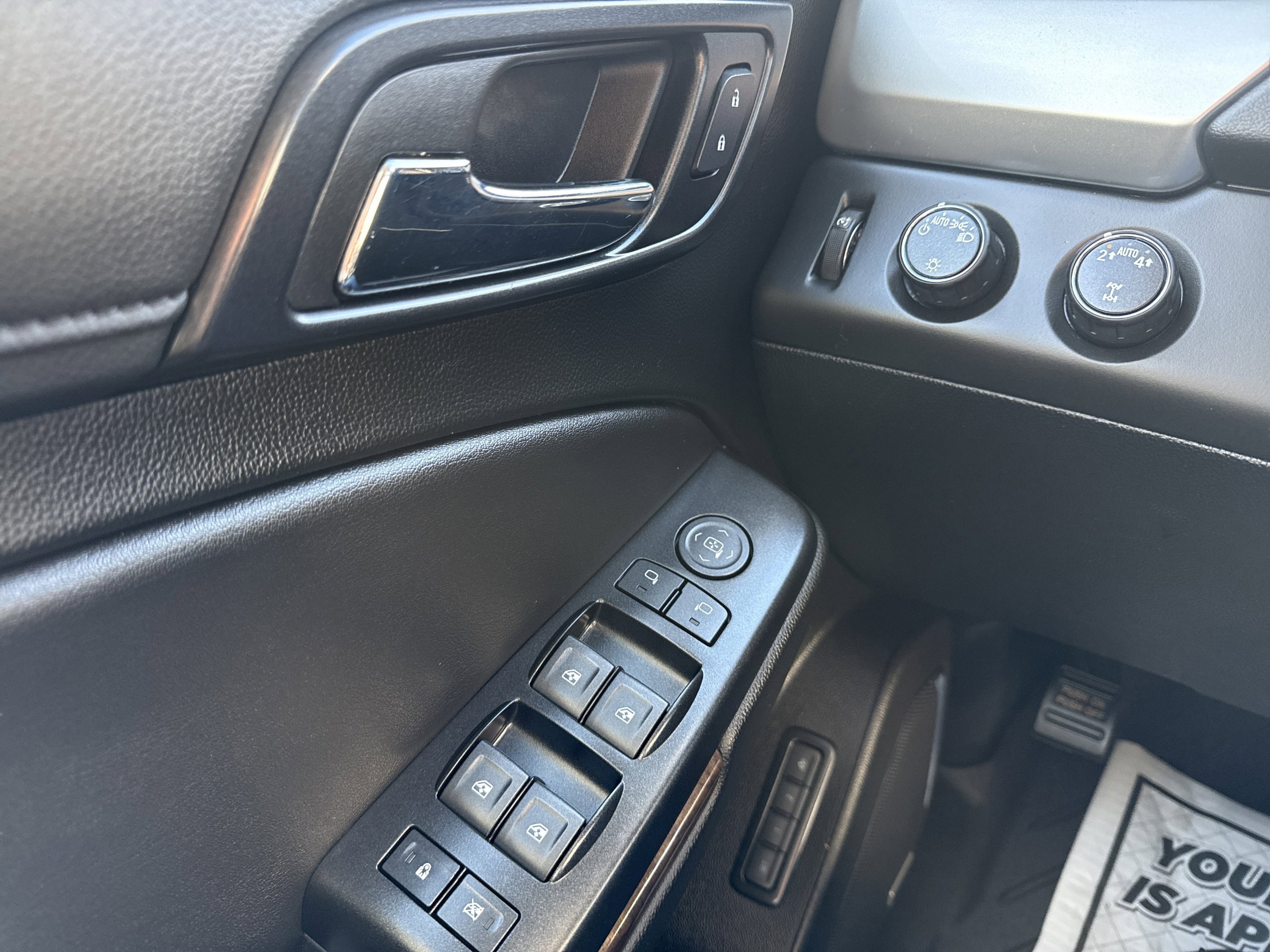 Used 2019 Chevrolet Suburban LT image 21