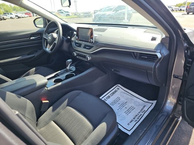 Used 2024 Nissan Altima 2.5 SV image 32