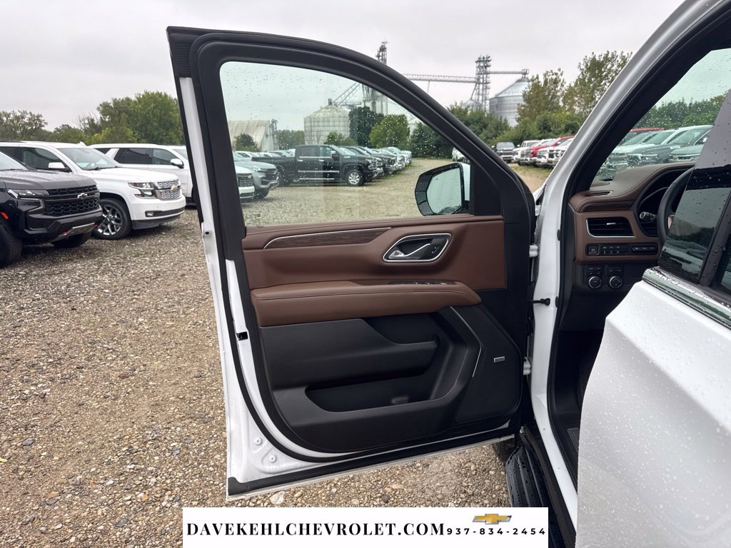 Used 2024 Chevrolet Tahoe High Country AWD/4WD image 9