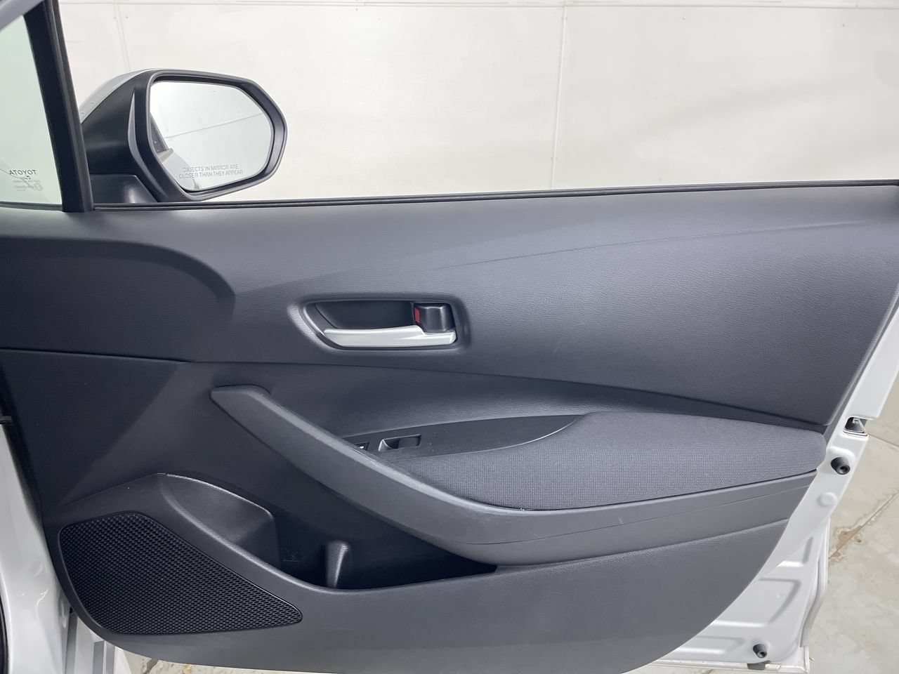 Used 2020 Toyota Corolla LE FWD image 22