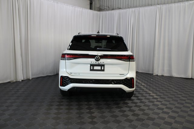New 2025 Volkswagen Tiguan SE R-Line image 22