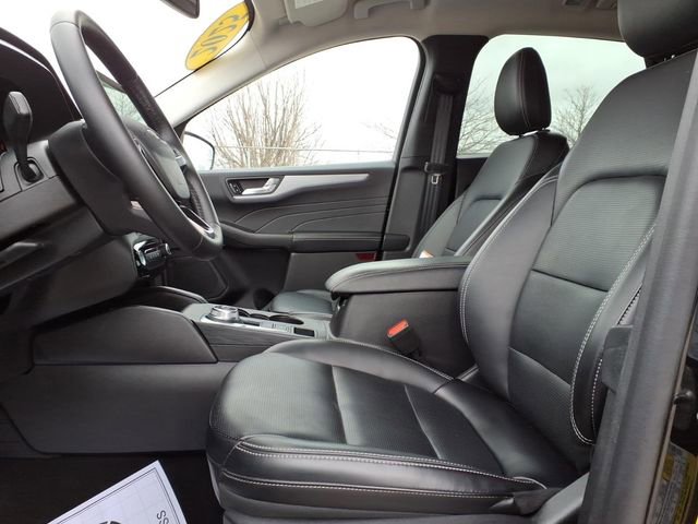 Certified 2025 Ford Escape Platinum AWD/4WD image 13