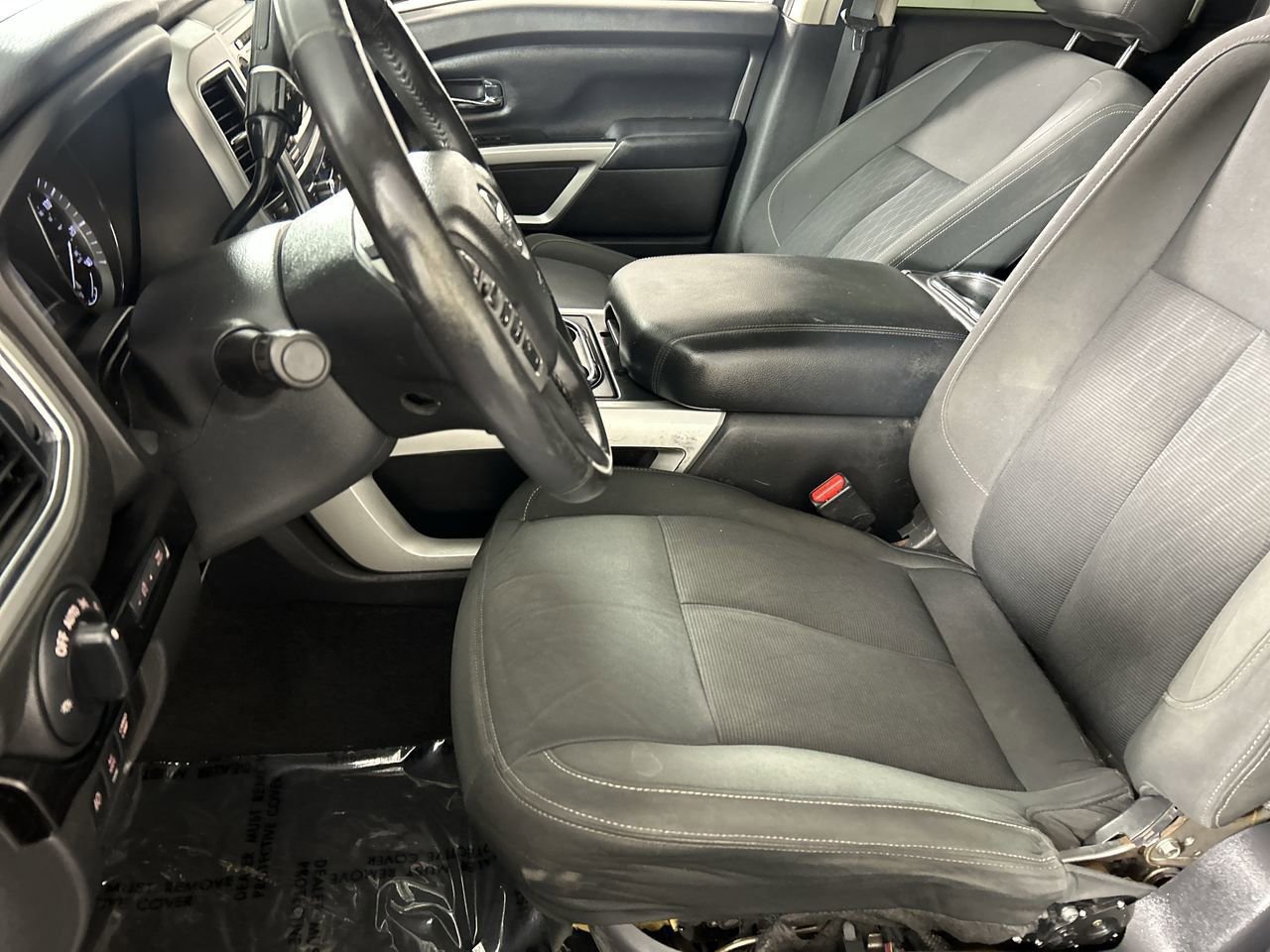 Used 2016 Nissan Titan SV image 20