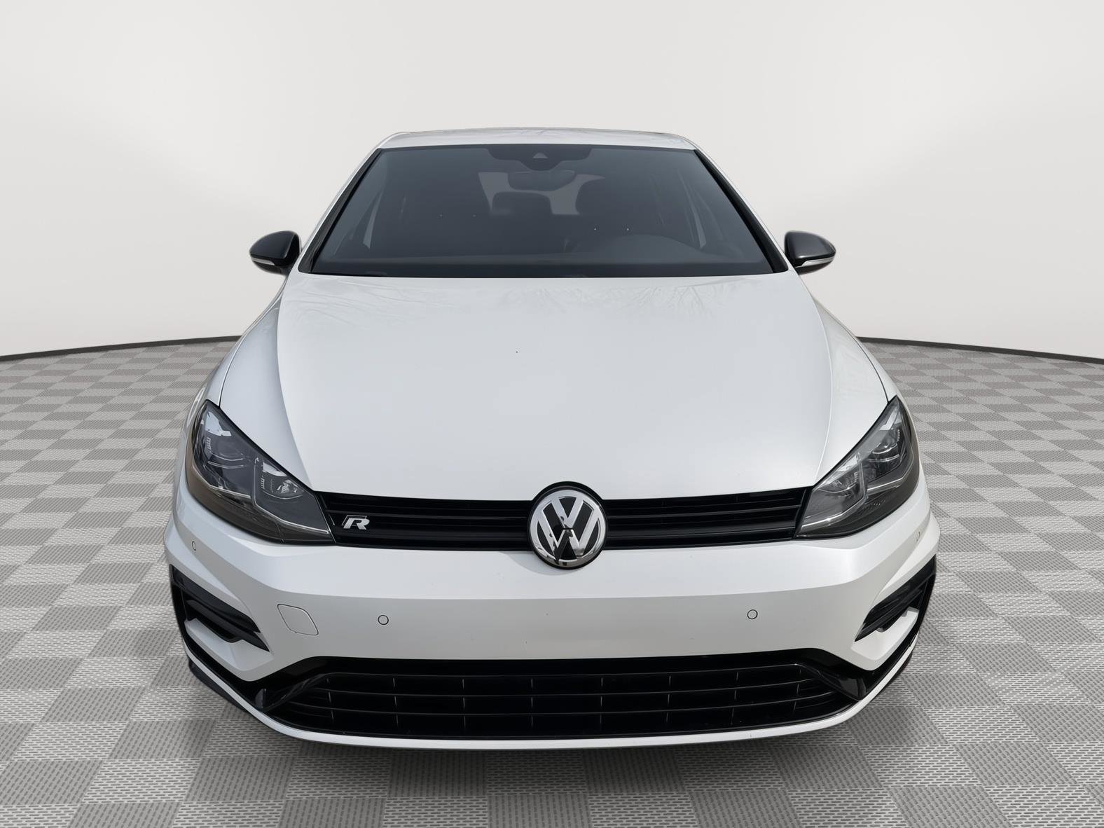 Used 2018 Volkswagen Golf R 4-Door image 2