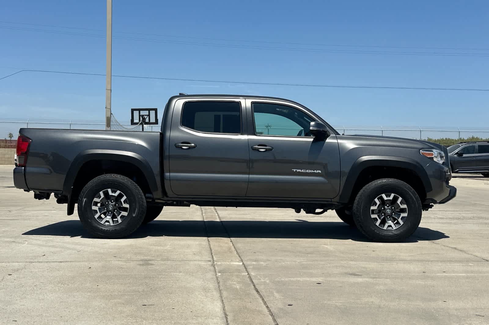 Used 2019 Toyota Tacoma TRD Off-Road AWD/4WD image 2