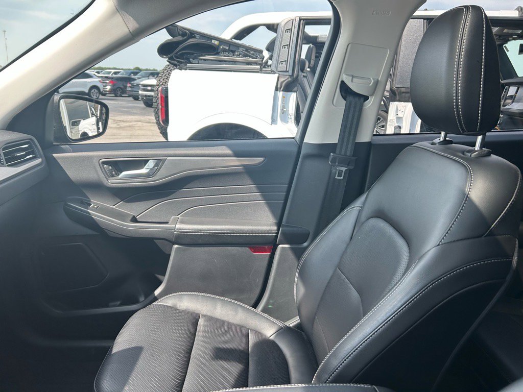 Used 2022 Ford Escape Titanium w/ Class II Trailer Tow Package image 29