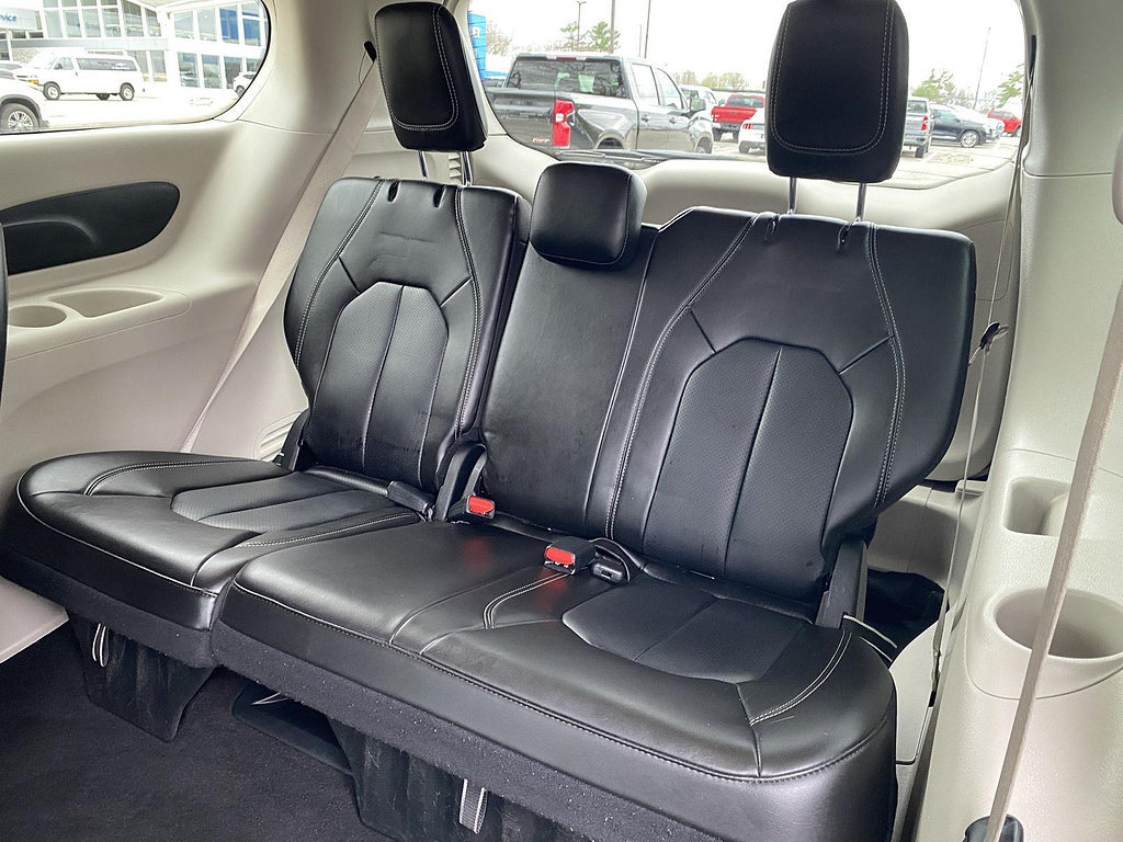 Used 2023 Chrysler Pacifica Touring-L FWD image 33