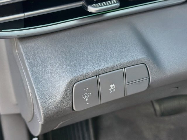Certified 2025 Hyundai Elantra SEL FWD image 11