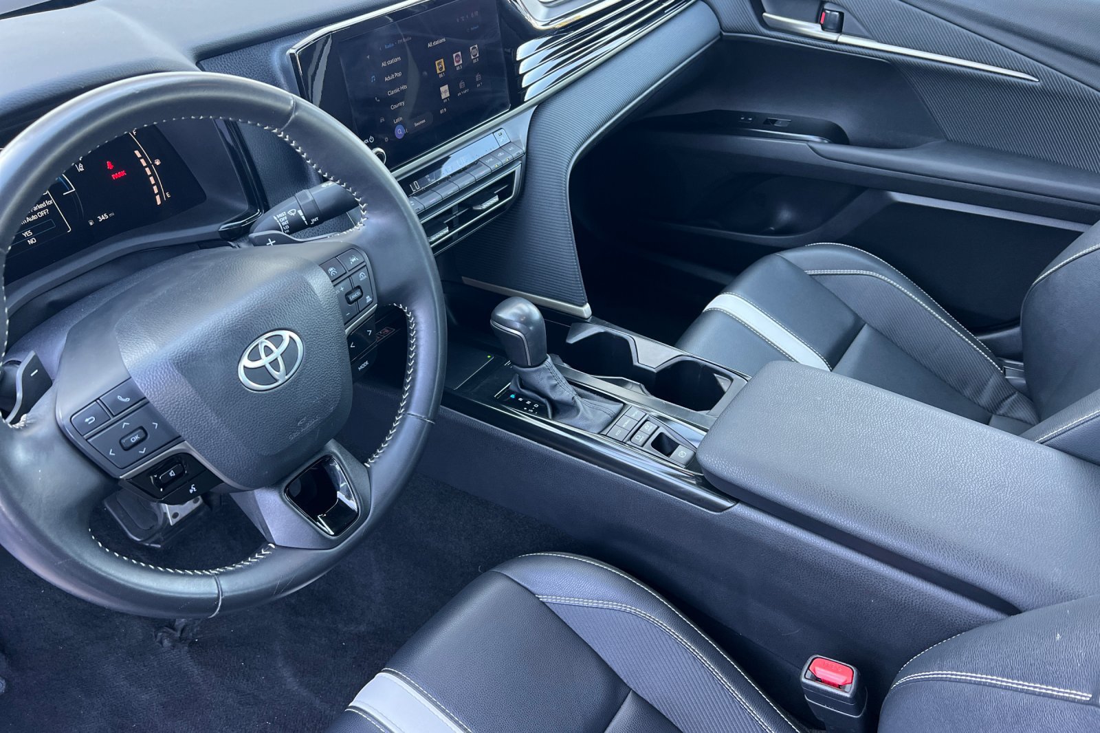 Used 2025 Toyota Camry SE FWD image 9