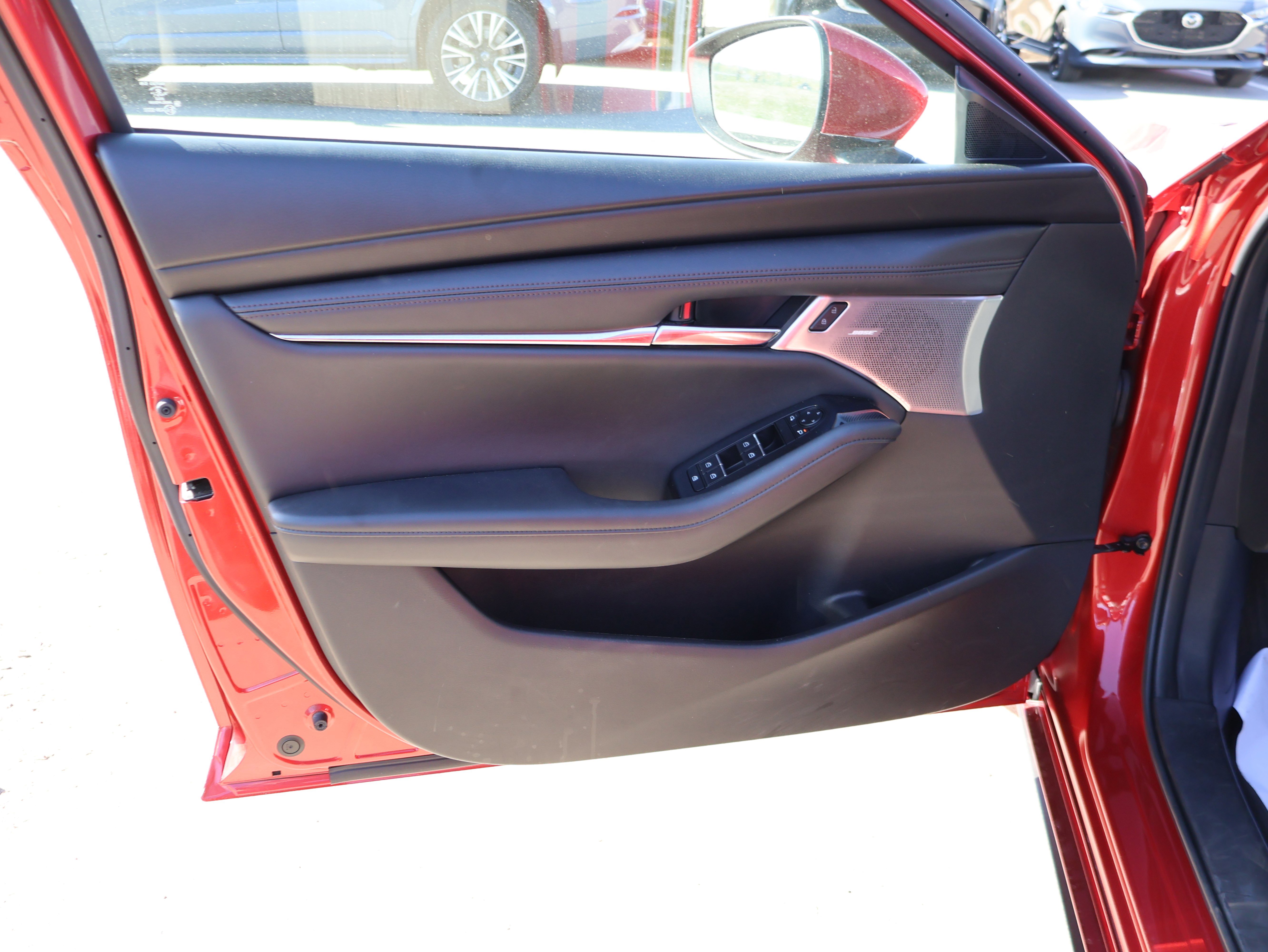 Used 2019 MAZDA MAZDA3 Hatchback w/ Preferred Package image 22