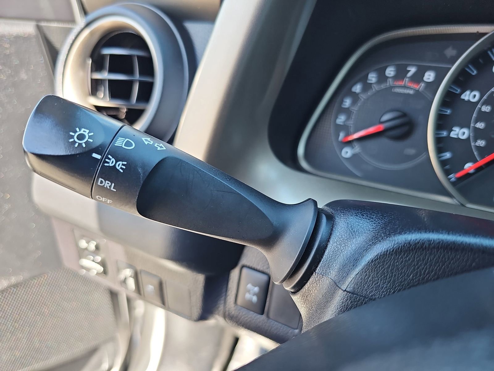 Used 2015 Toyota RAV4 LE image 19