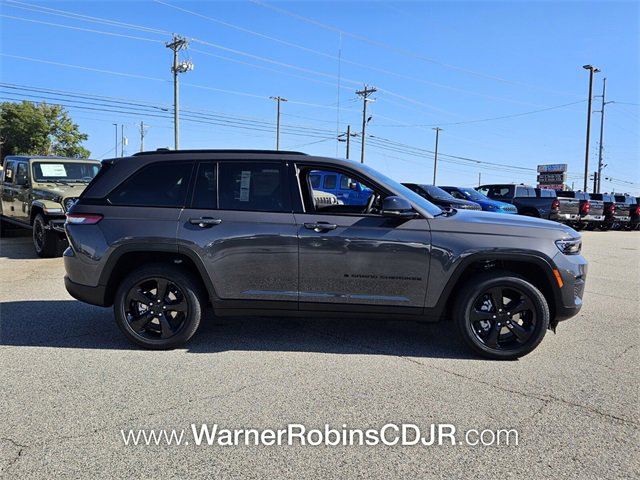 New 2025 Jeep Grand Cherokee Altitude image 15