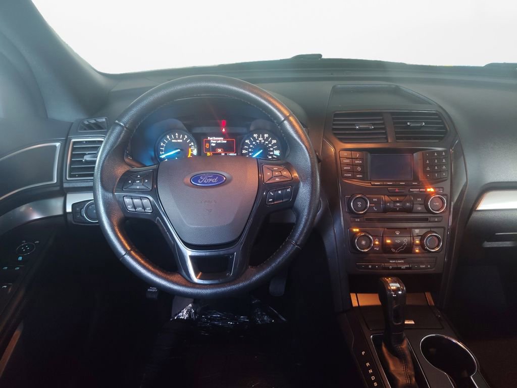 Used 2017 Ford Explorer XLT image 18