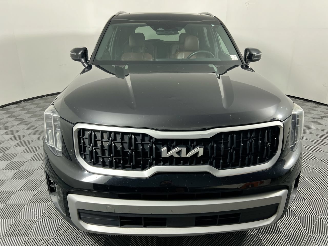 Used 2024 Kia Telluride EX w/ EX Captain's Chair Package FWD image 8
