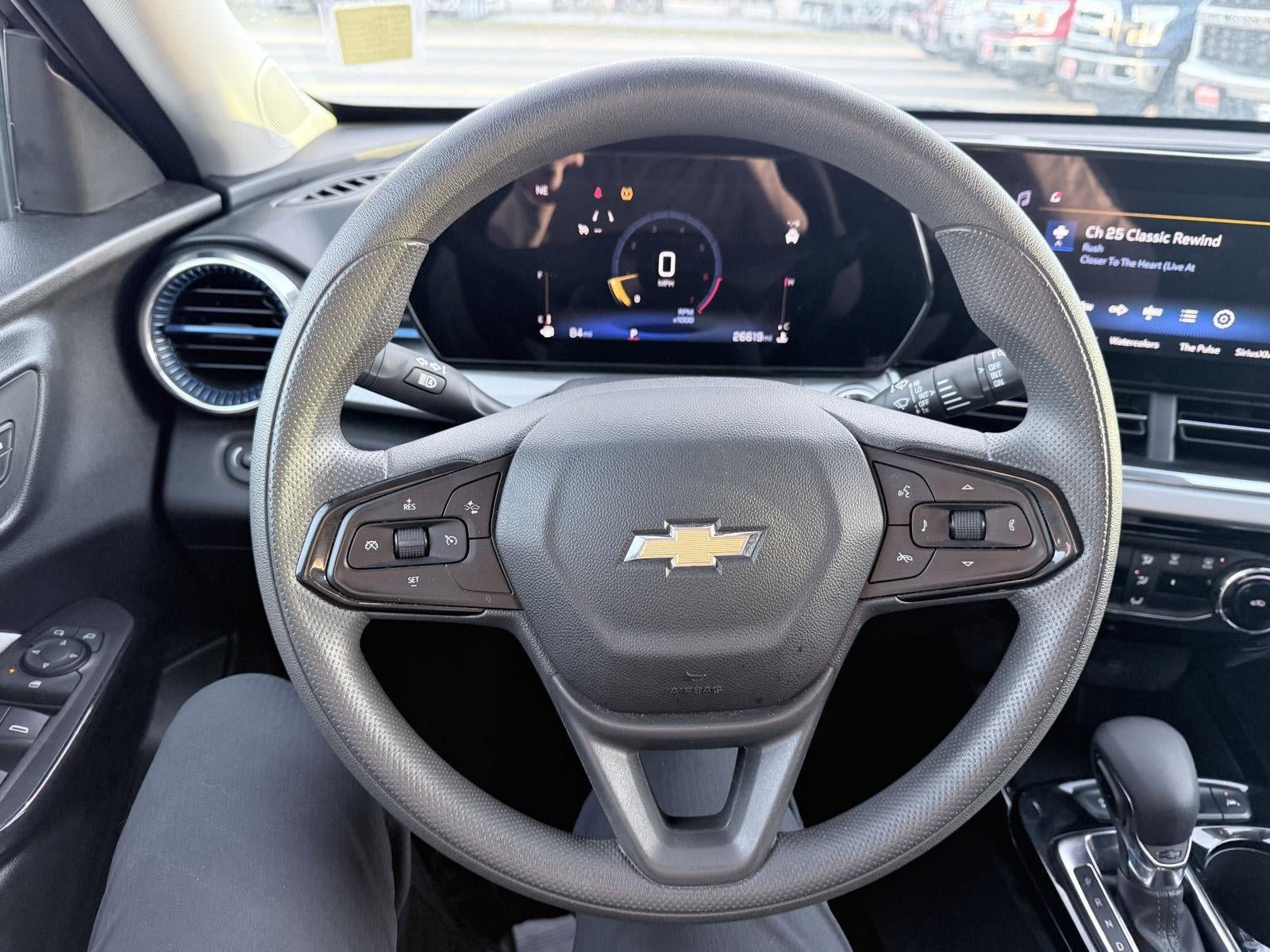 Used 2025 Chevrolet Trax LT FWD image 22