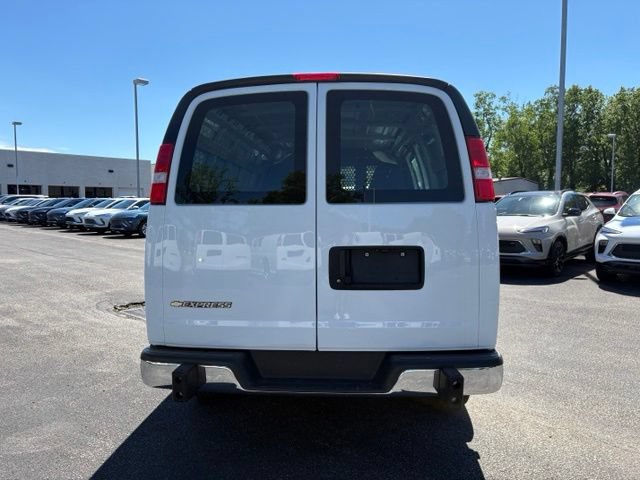 Used 2024 Chevrolet Express 2500 w/ Driver Convenience Package RWD image 4
