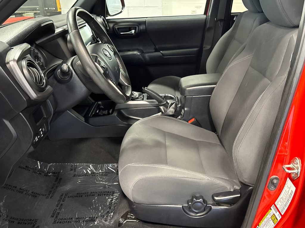 Used 2018 Toyota Tacoma TRD Off-Road w/ Technology Package AWD/4WD image 6