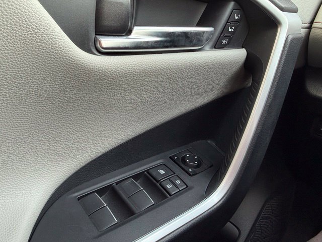 Used 2019 Toyota RAV4 Limited w/ Cold Weather Package AWD/4WD image 24