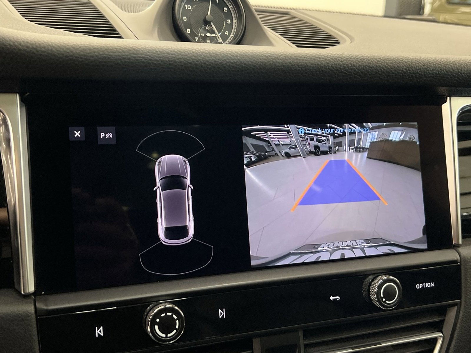 Used 2024 Porsche Macan Base image 18