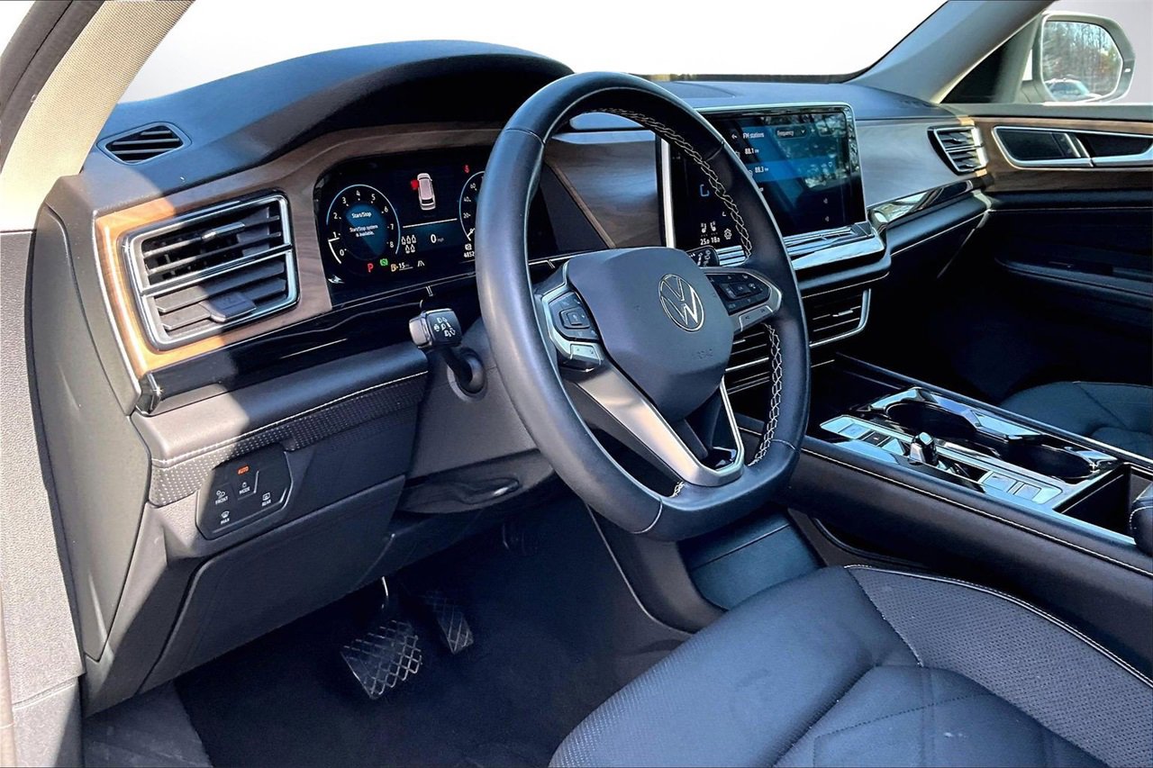 Used 2024 Volkswagen Atlas SE image 18