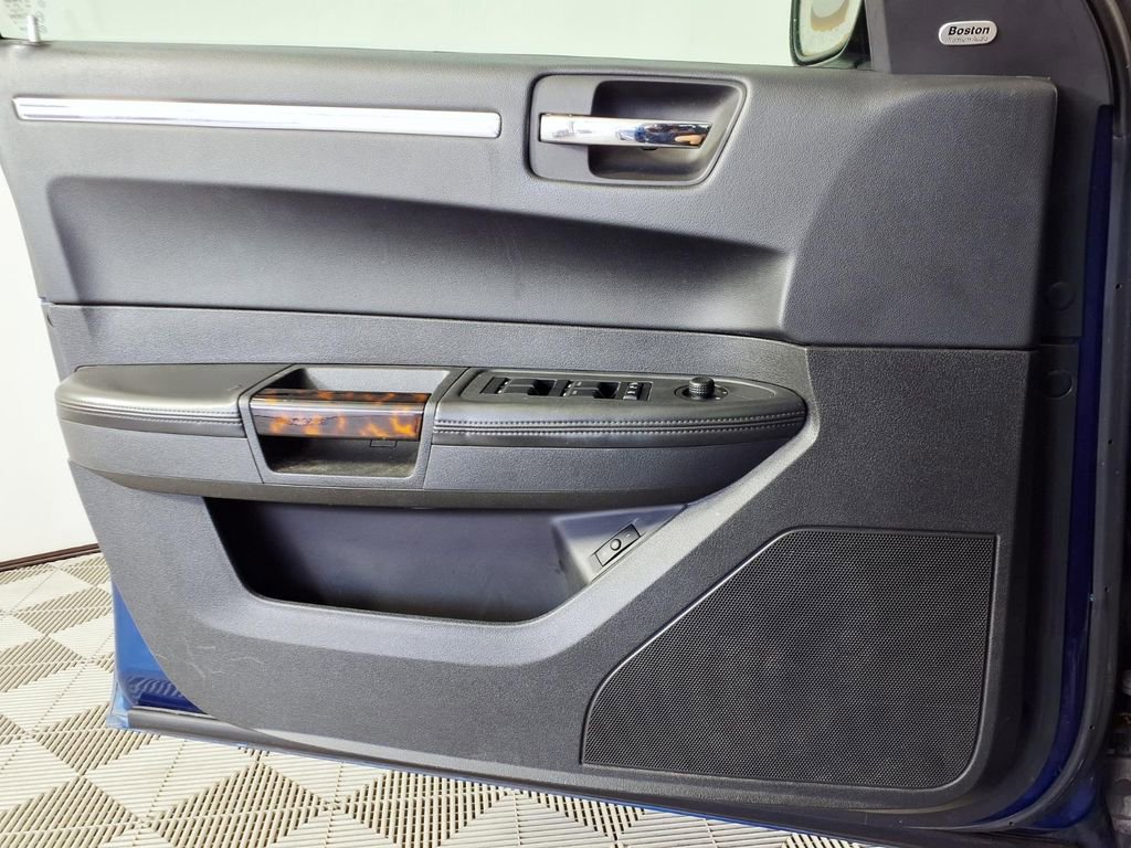 Used 2009 Chrysler 300 C image 8