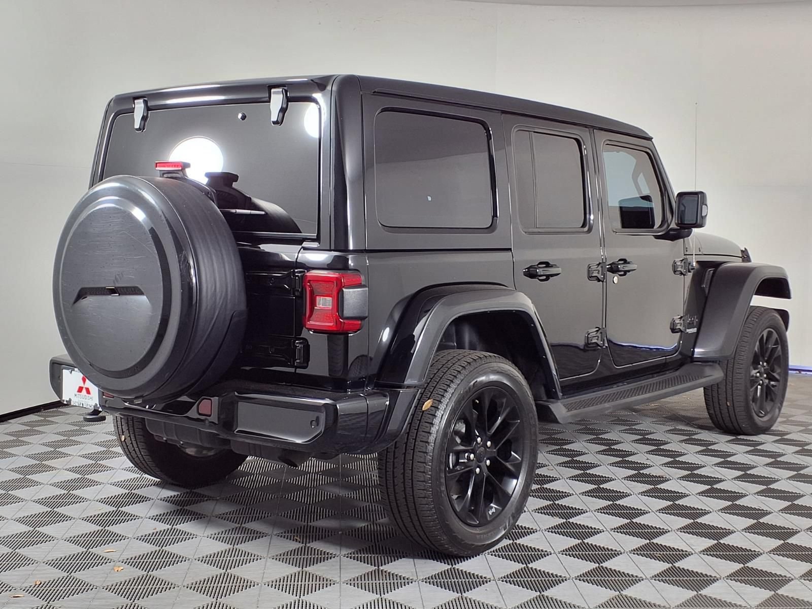 Used 2022 Jeep Wrangler Unlimited Sahara AWD/4WD image 35