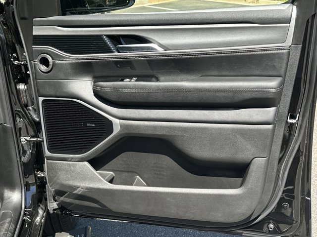 New 2026 Jeep Grand Wagoneer L Limited AWD/4WD image 17