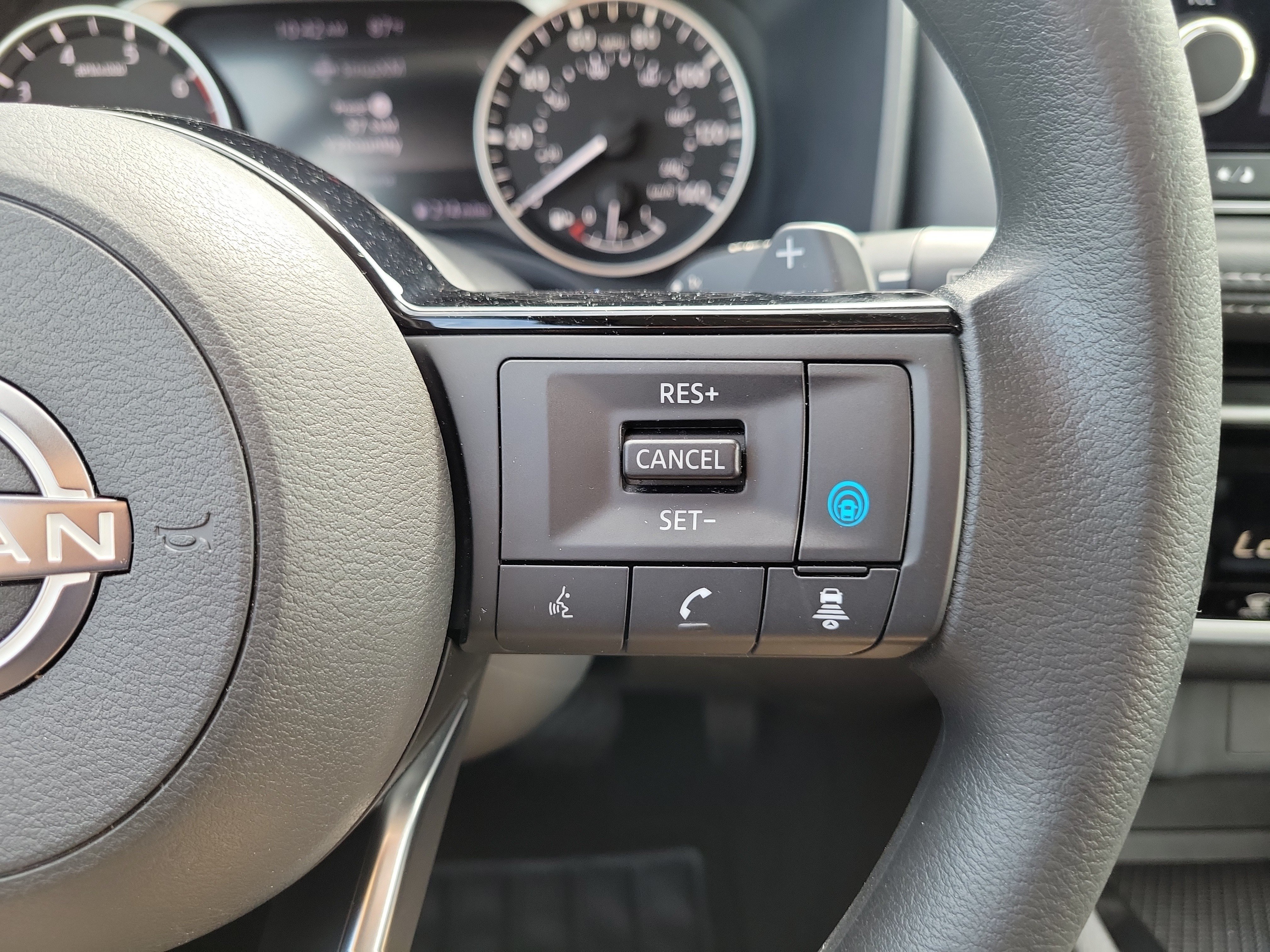 Used 2022 Nissan Rogue SV FWD image 28