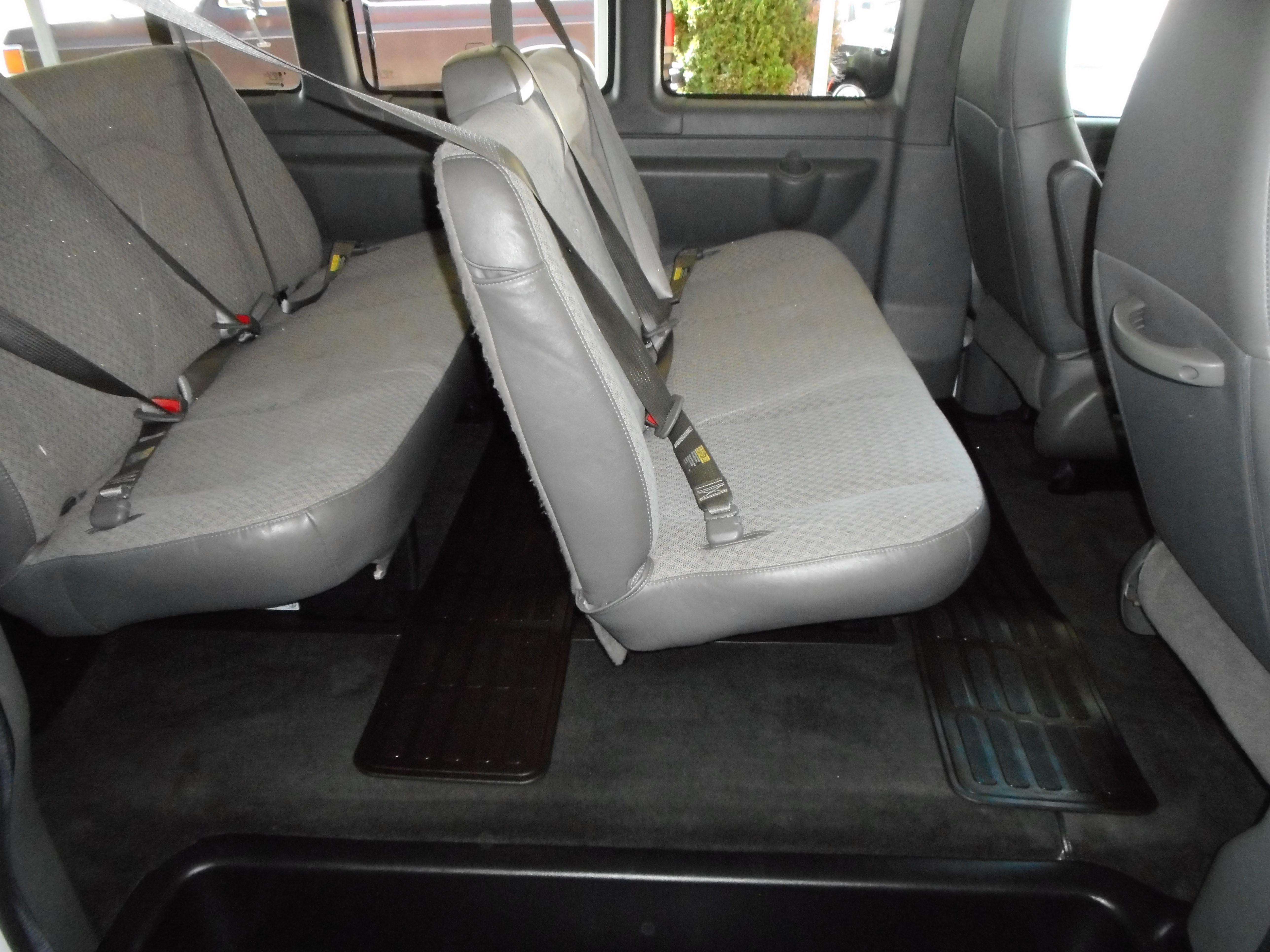 Used 2016 Chevrolet Express 3500 LT w/ LT Preferred Equipment Group RWD image 21