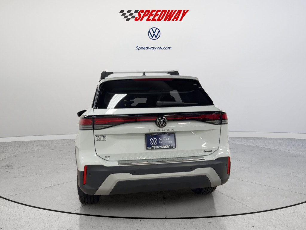 Used 2025 Volkswagen Tiguan SE AWD/4WD image 7