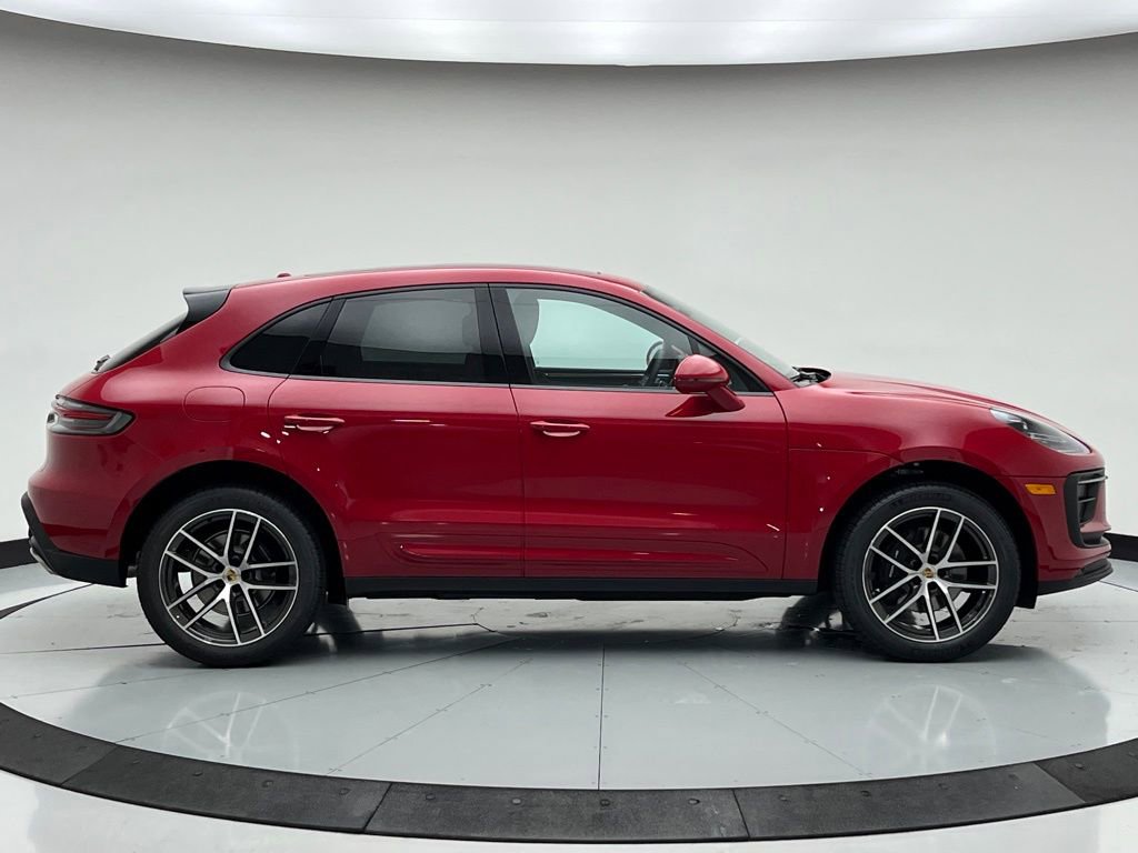 Certified 2025 Porsche Macan image 8