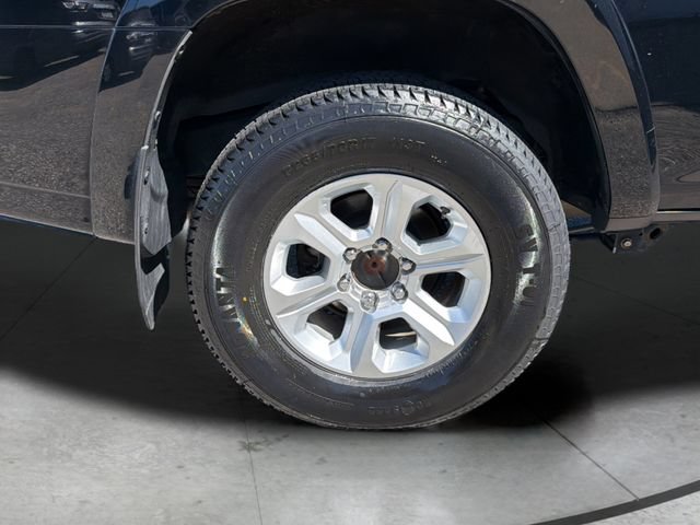 Used 2019 Toyota 4Runner SR5 AWD/4WD image 33