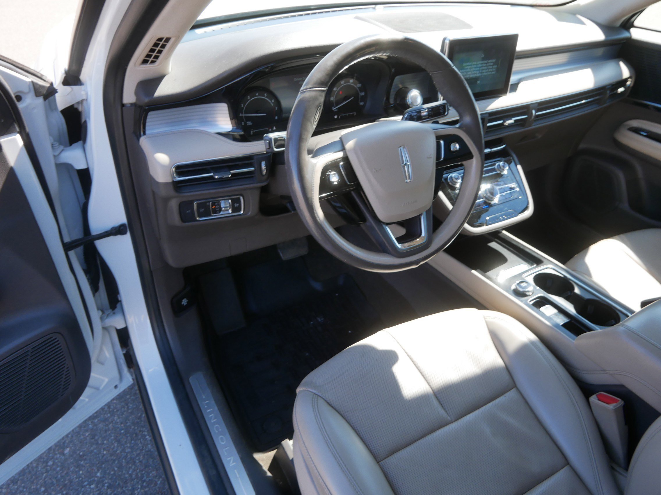 Used 2021 Lincoln Corsair AWD w/ Premium Package image 20