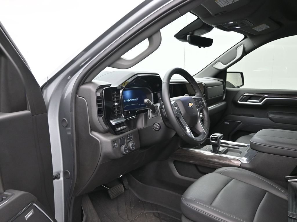 Used 2025 Chevrolet Silverado 1500 LTZ w/ Technology Package image 10