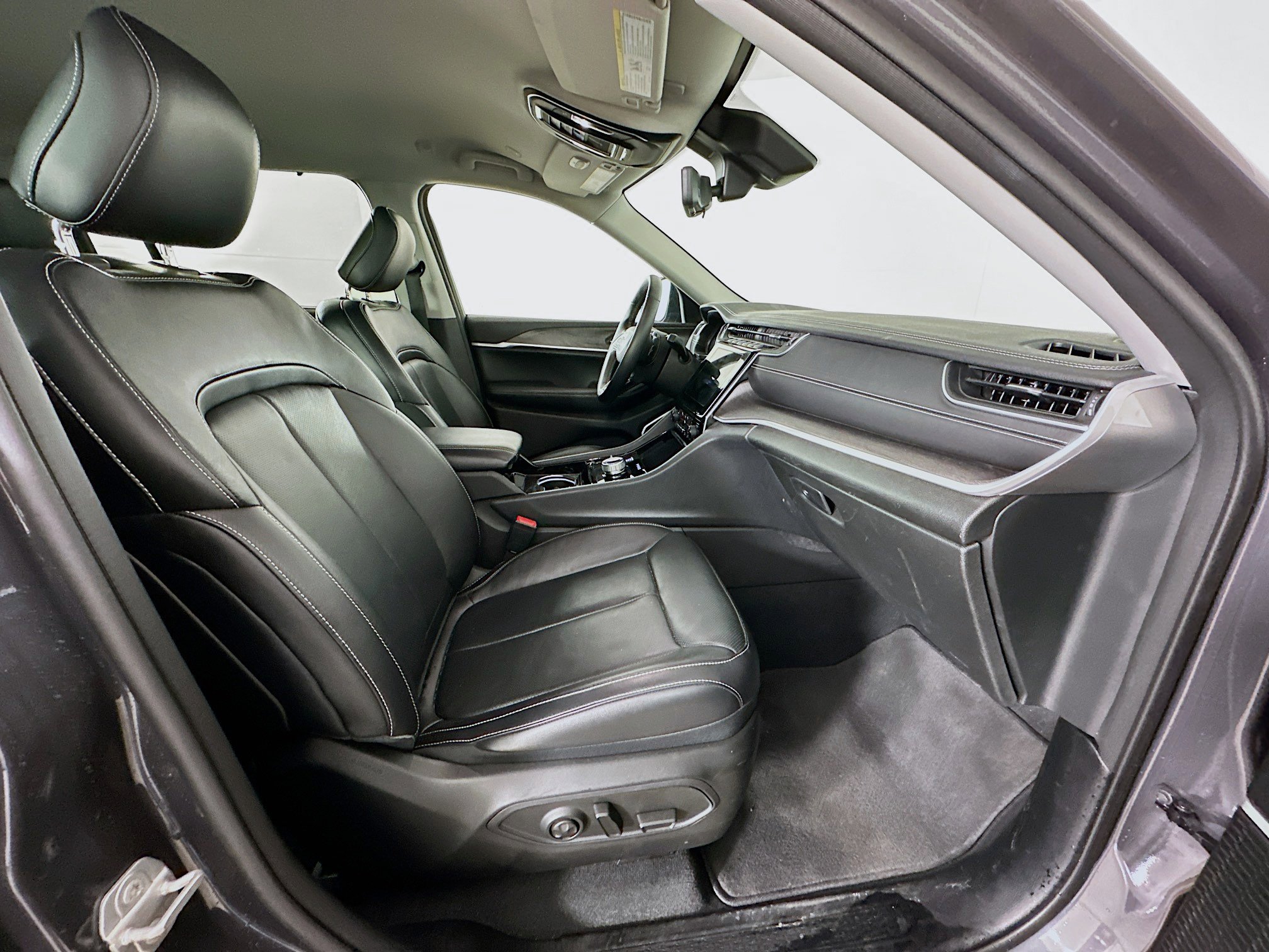 Used 2022 Jeep Grand Cherokee L Limited w/ Luxury Tech Group II image 32