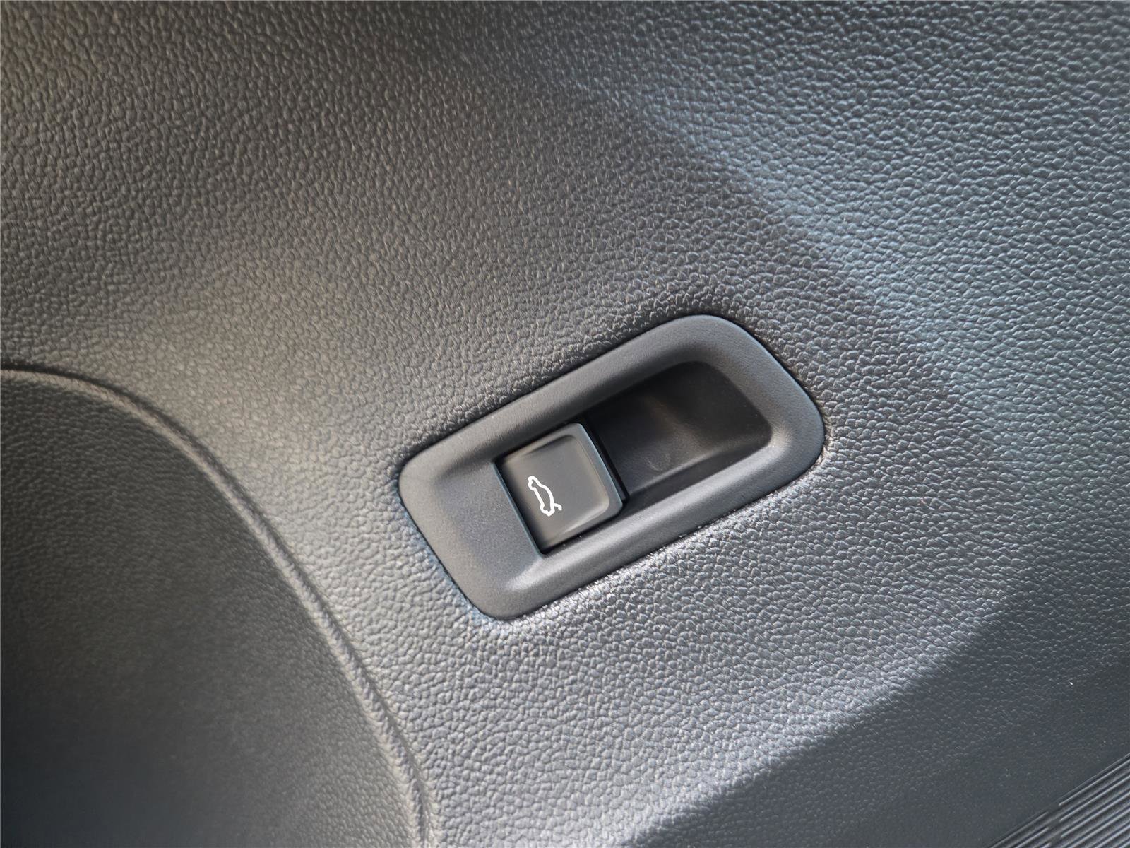 New 2026 Volkswagen Atlas SE image 14