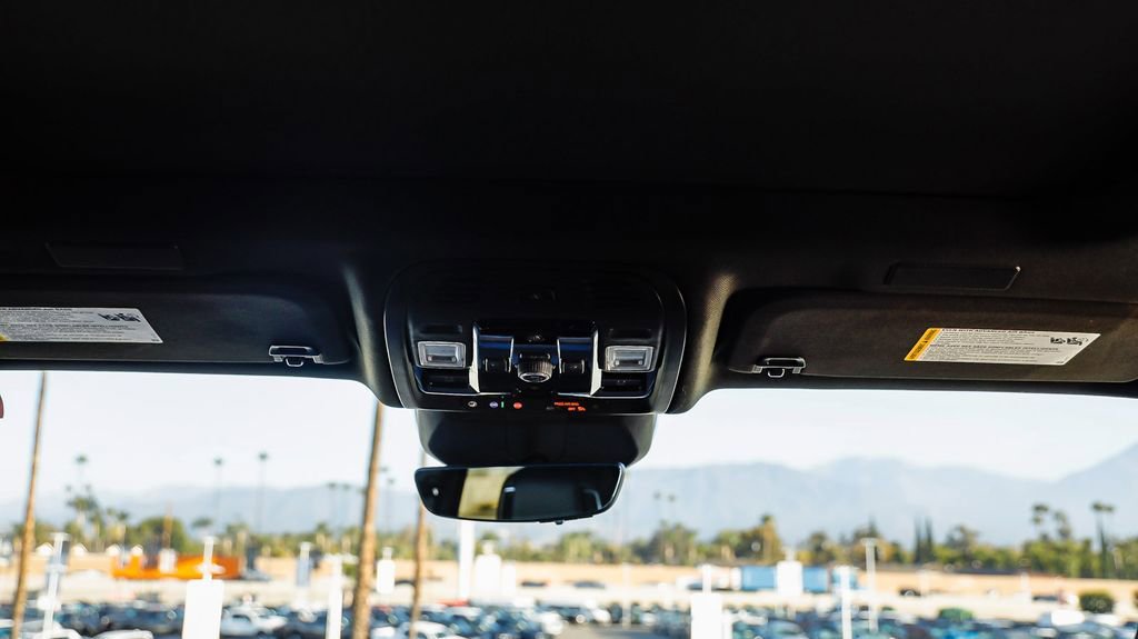 Used 2025 Cadillac Escalade Premium Luxury image 17