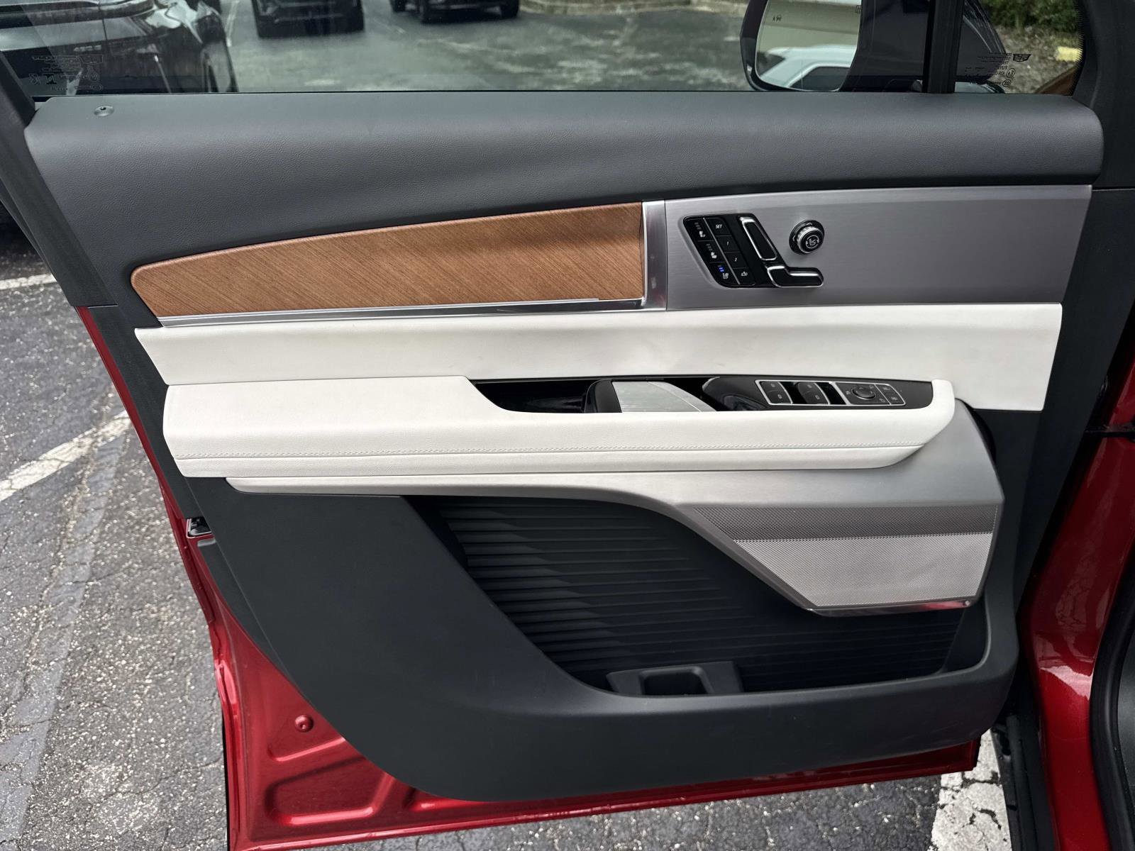 New 2026 Cadillac Vistiq Luxury w/ LPO, Floor Liner Package AWD/4WD image 18