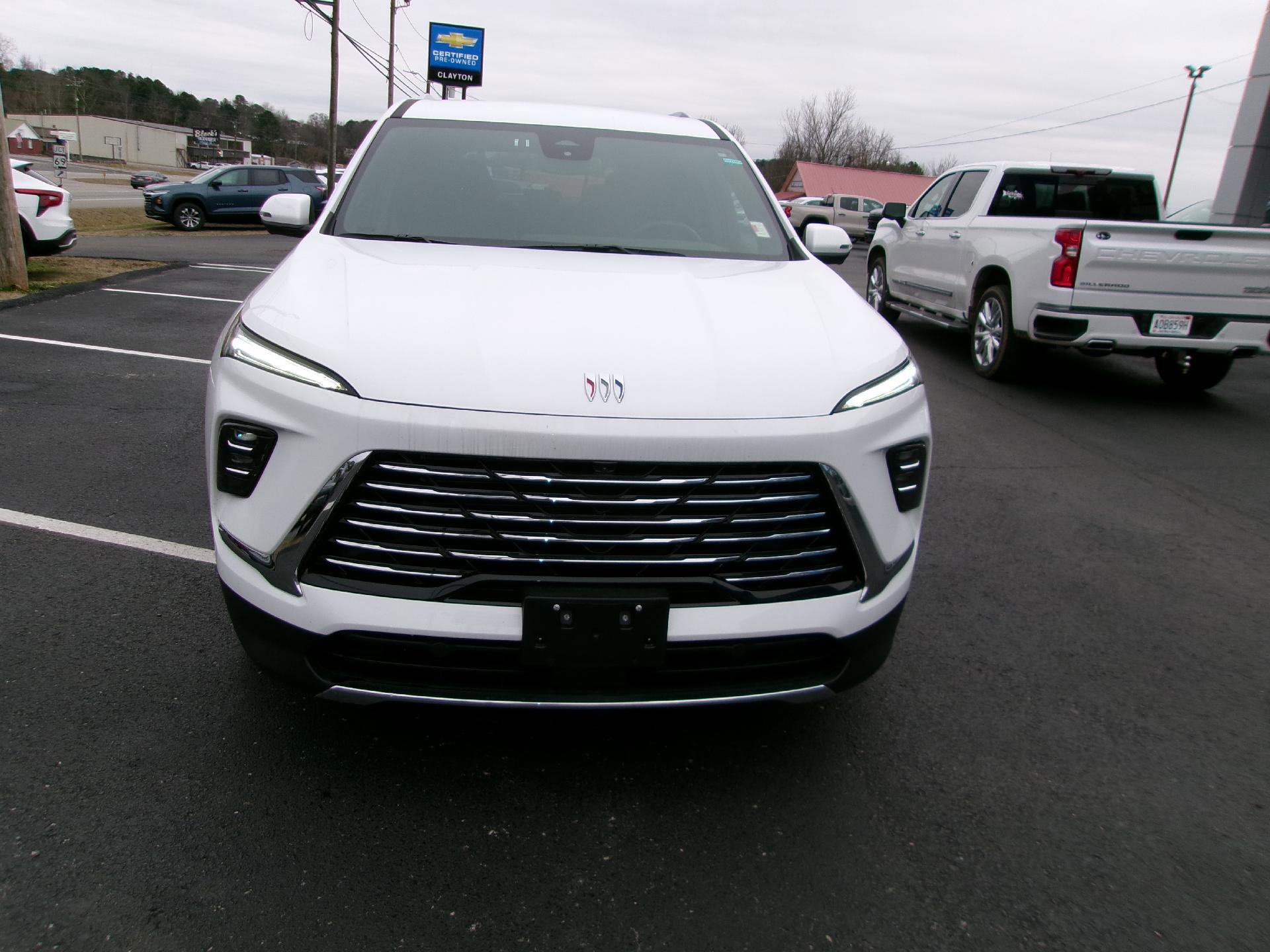 Used 2025 Buick Enclave Preferred image 8