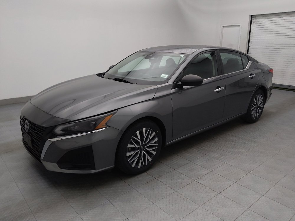 Used 2024 Nissan Altima 2.5 SV image 2