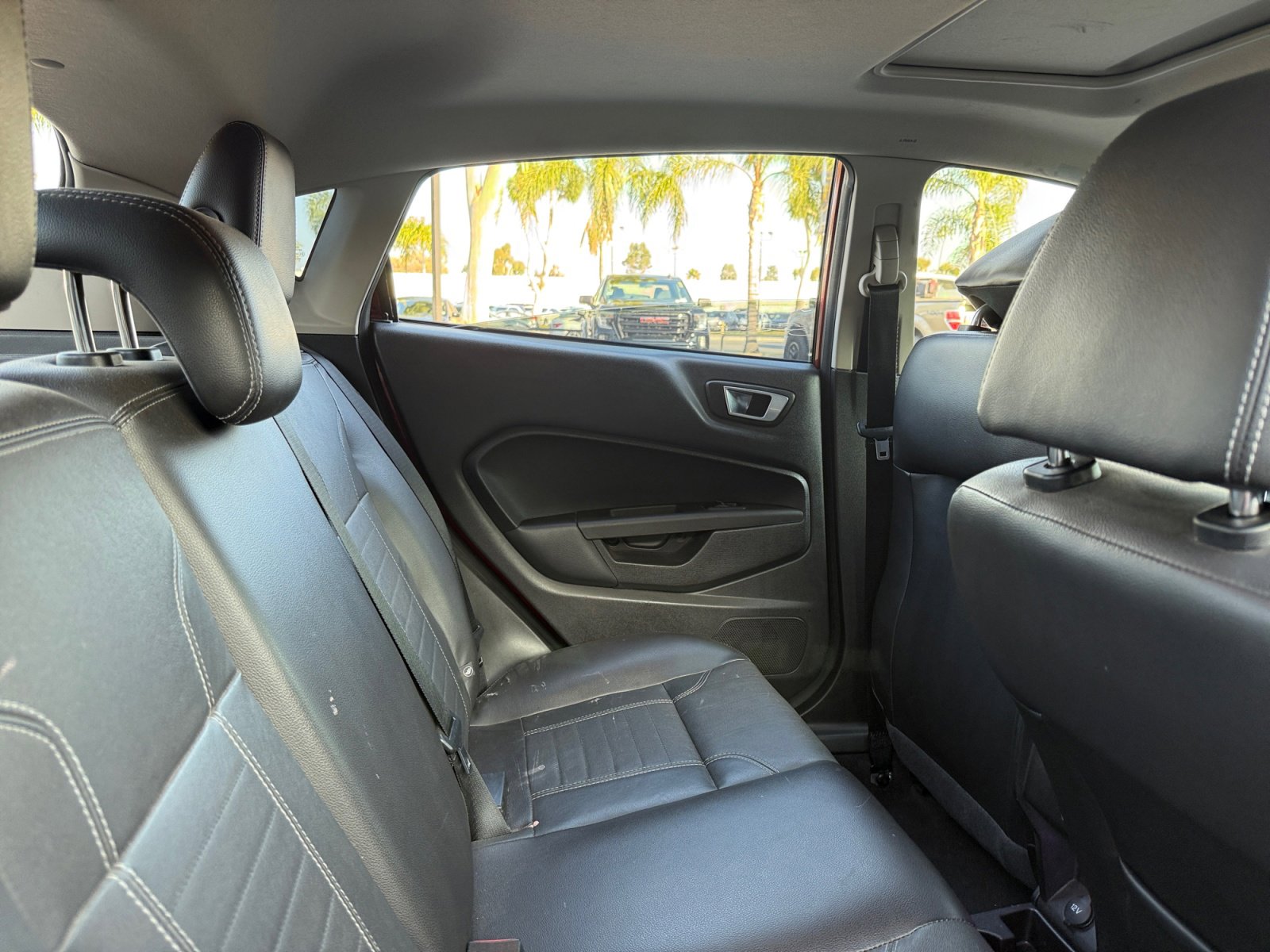 Used 2014 Ford Fiesta Titanium image 17