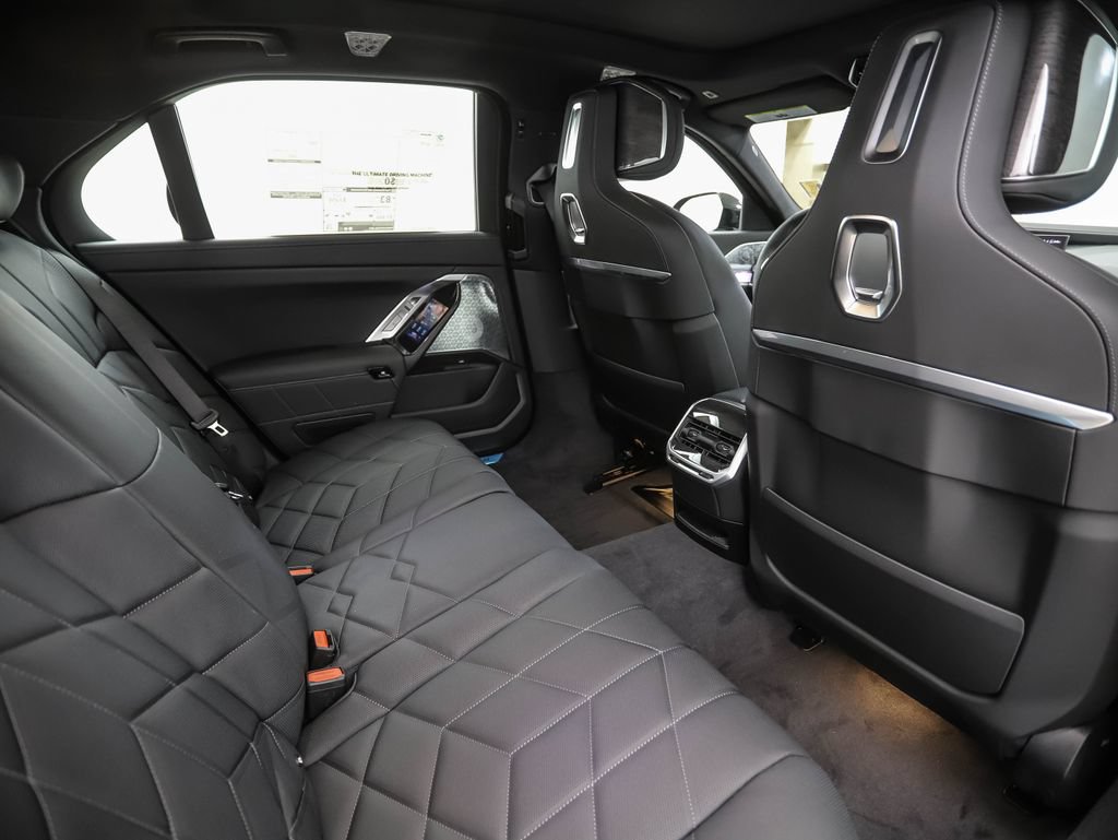 New 2026 BMW i7 xDrive60 w/ Premium Package AWD/4WD image 27