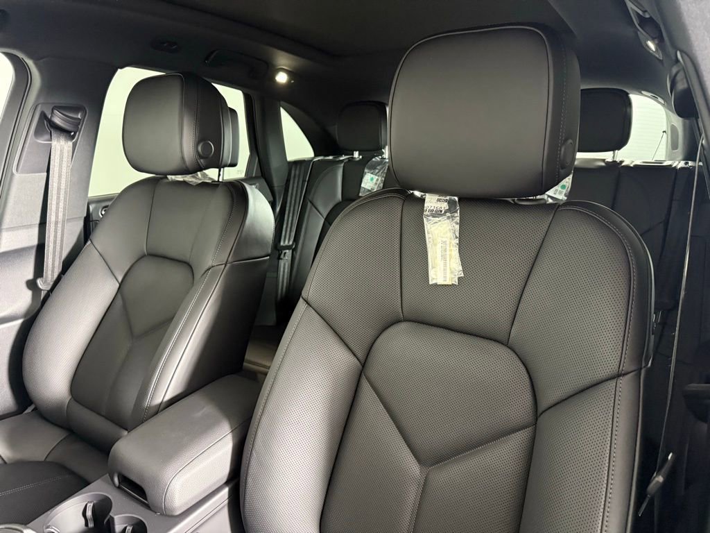 New 2026 Porsche Macan image 5