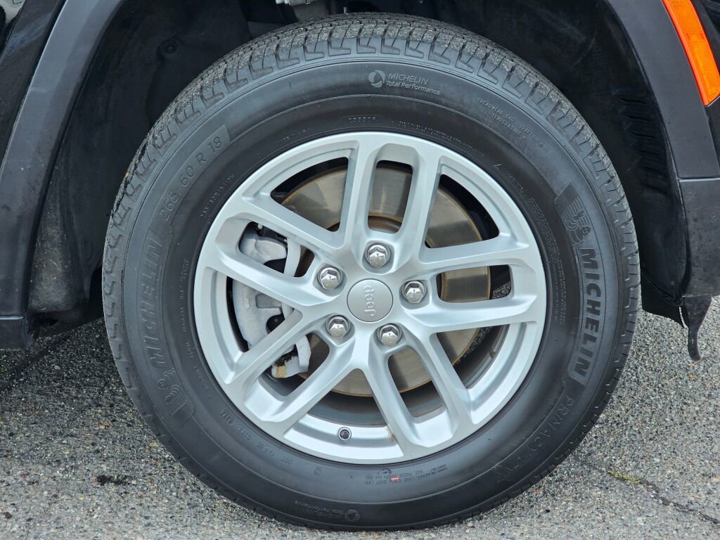 Used 2023 Jeep Grand Cherokee L Laredo image 10