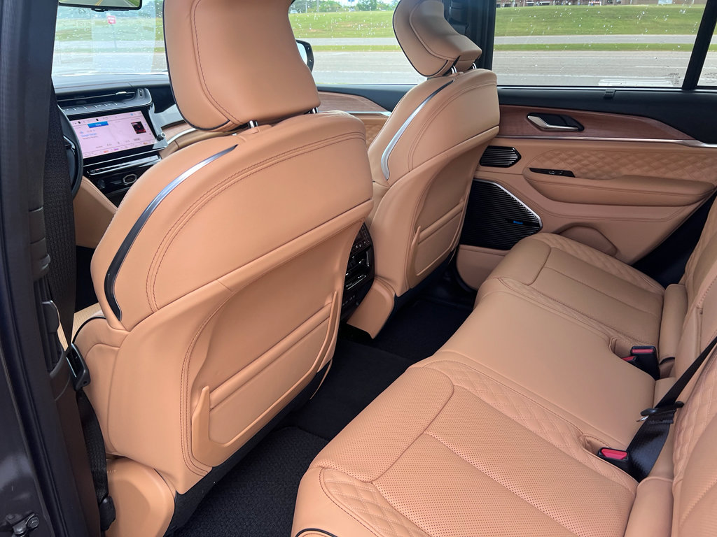 New 2026 Jeep Grand Cherokee Summit w/ Obsidian Package AWD/4WD image 18