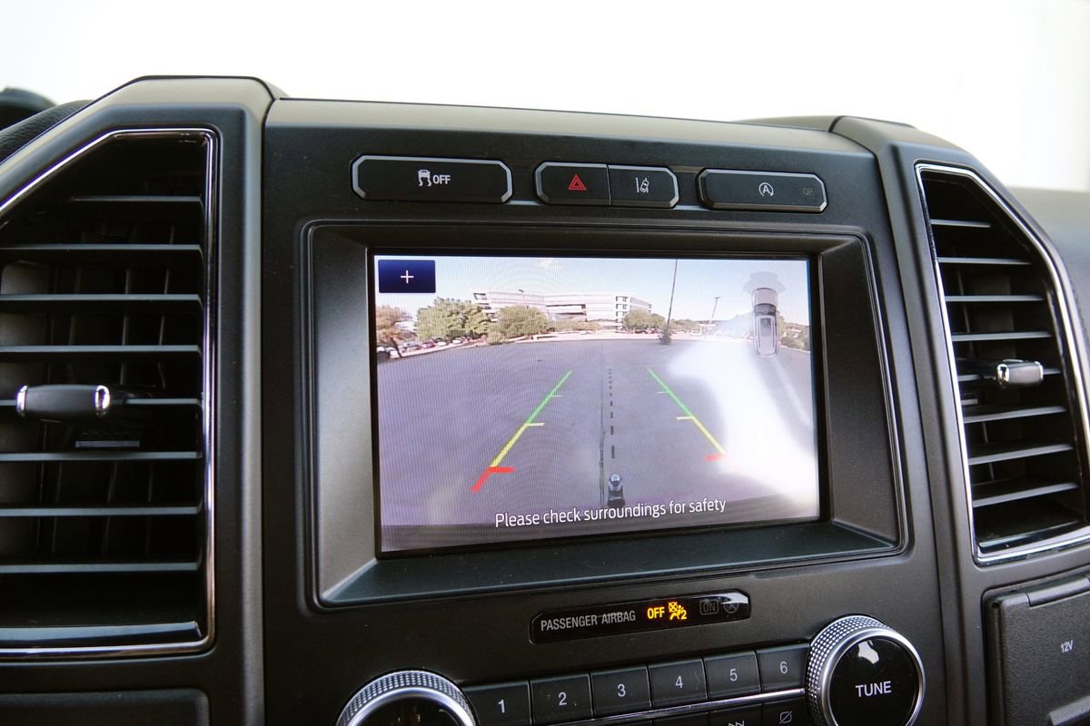 Used 2020 Ford Expedition Limited image 9