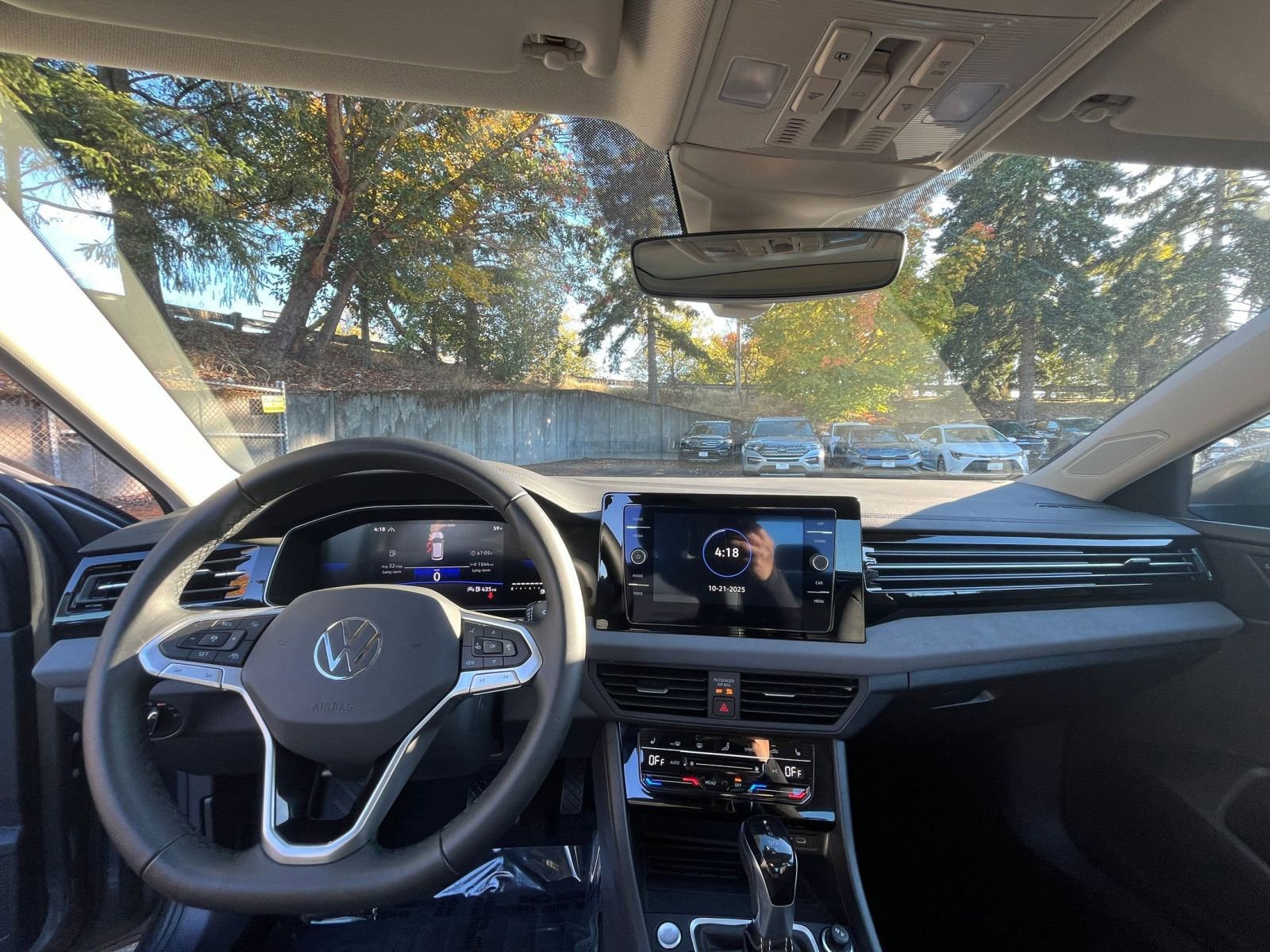 Used 2025 Volkswagen Jetta SE image 33